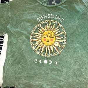 Women’s distressed graphic crop top